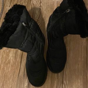 Pajar luxury winter boots, with ice grippers on sole. Keep you warm up to -30C